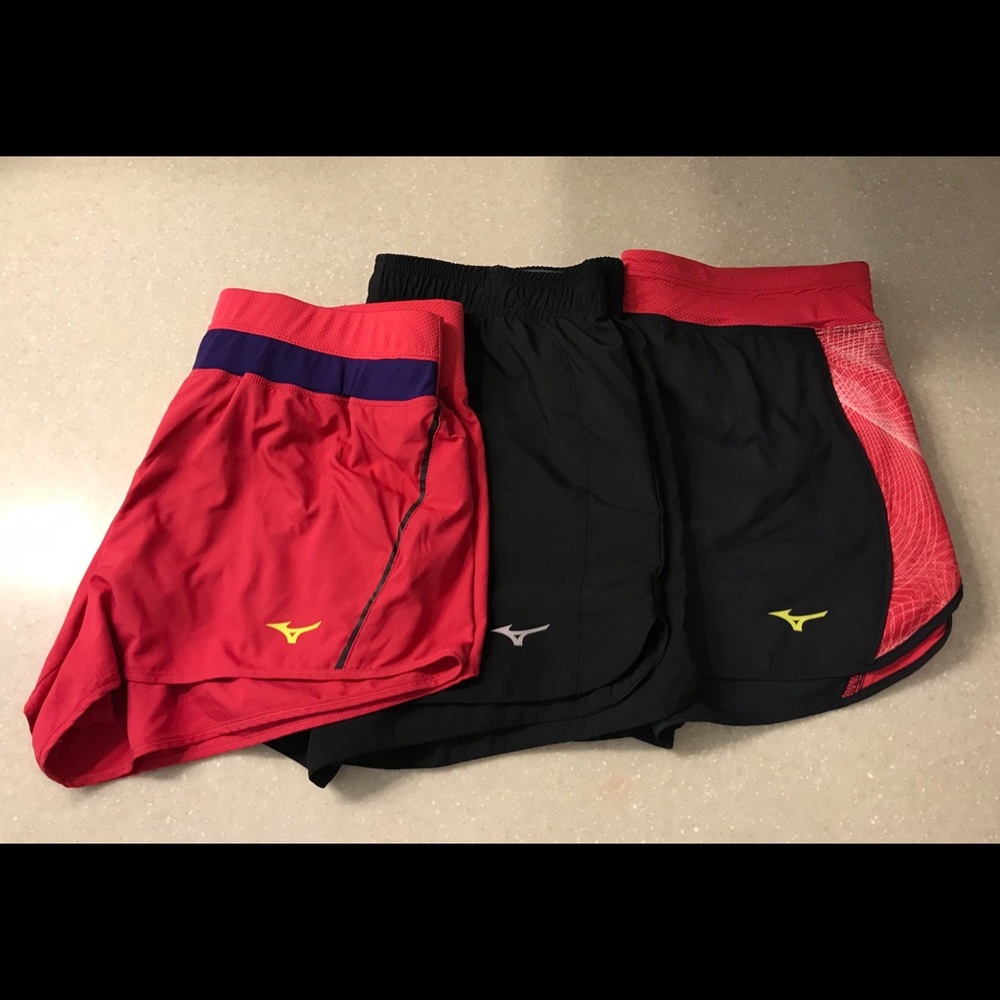 Sold Mizuno women’s short set